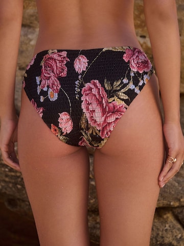 Slip costum de baie de la Next pe negru