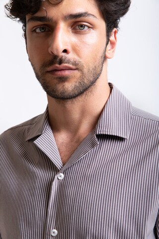Coupe regular Chemise UNIQVIBE en beige