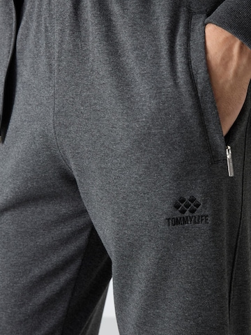 Survêtement Tommy Life en gris