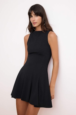Trendyol - Vestido en negro: frente