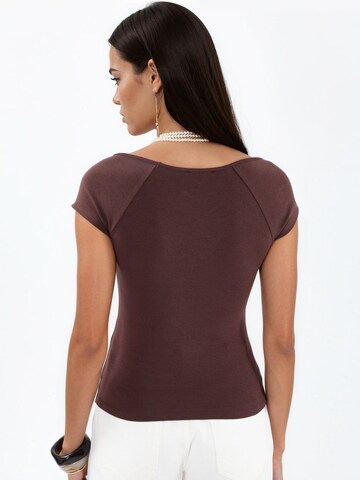 Busem T-Shirt in Braun