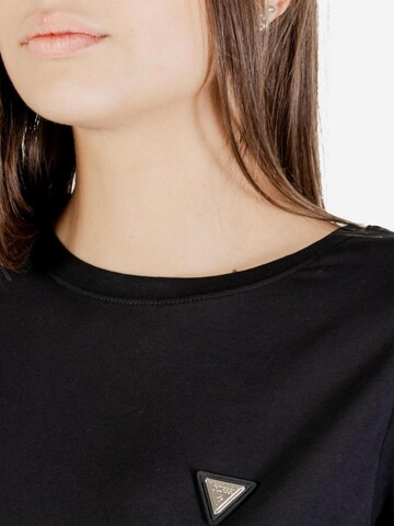 Maglietta 'COLETTE T-SHIRT V4YI09 J1314' di GUESS in nero