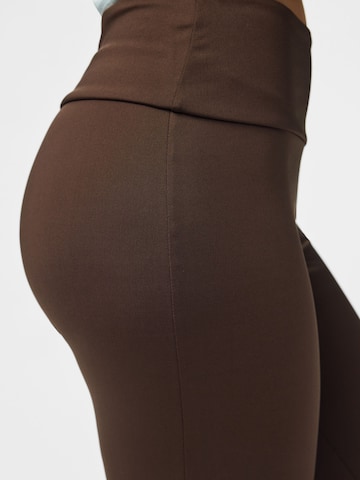 PIECES - Skinny Pantalón 'SOFIA' en marrón