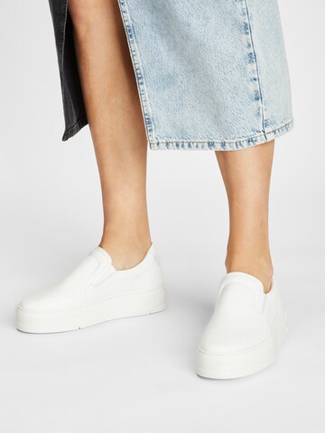 Slip on 'JUDY' VAGABOND SHOEMAKERS en blanc : devant