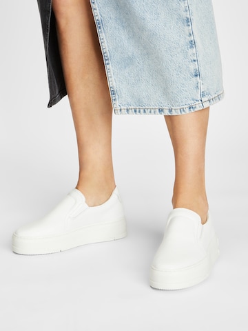 VAGABOND SHOEMAKERS Slip-Ons 'JUDY' in White: front