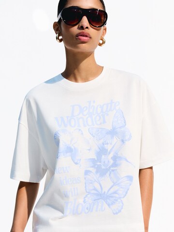 T-shirt Bershka en blanc