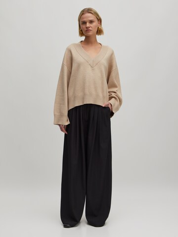 EDITED Pullover 'Fabiola ' in Beige