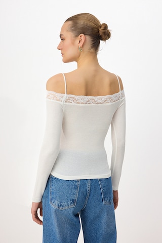 Trendyol Shirt in Beige