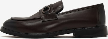 Derimod Classic Flats in Brown: front