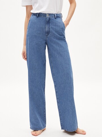 ARMEDANGELS Wide leg Jeans 'EVINAA' in Blauw: voorkant