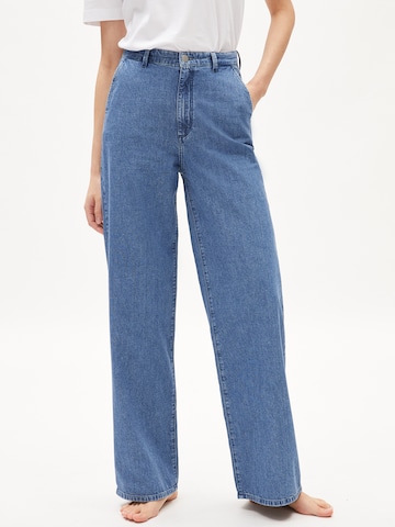 ARMEDANGELS Wide leg Jeans 'EVINAA' in Blauw: voorkant