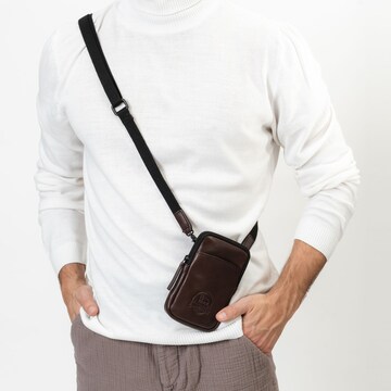 Farmhood Smartphone Case in Brown: front