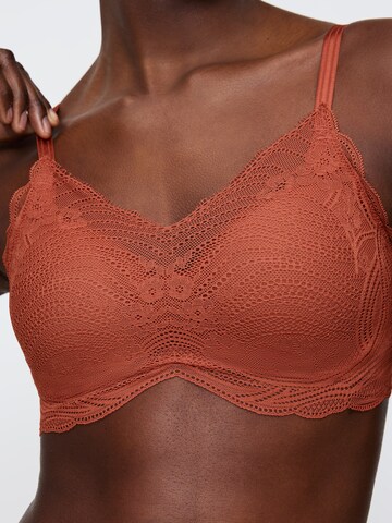 TRIUMPH T-shirt Bra ' Lift Smart P ' in Orange