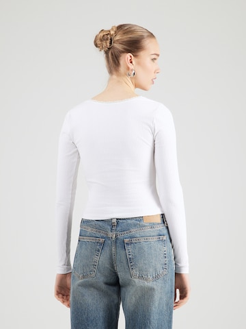 balta ABOUT YOU Marškinėliai 'Sanja'