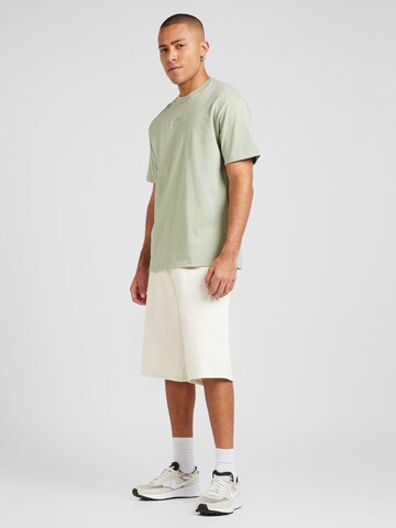 Nike Sportswear Μπλουζάκι 'Premium Essentials' σε πράσινο