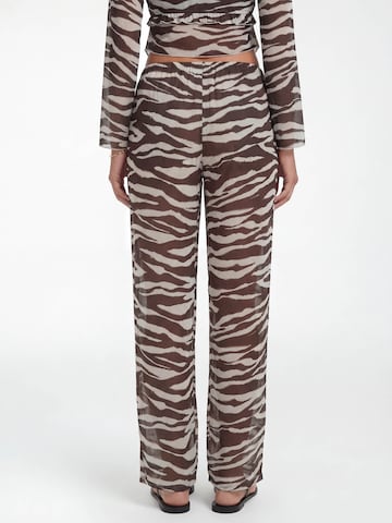 MYLAVIE by Sarah HarrisonLoosefit Hlače - crna boja