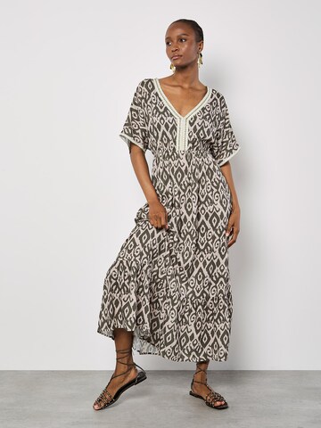 Robe ' ' Apricot en vert