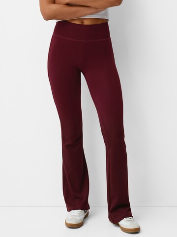 Evazați Pantaloni de la Bershka pe roșu: față