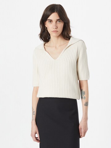 Banana Republic Sweater in Beige: front