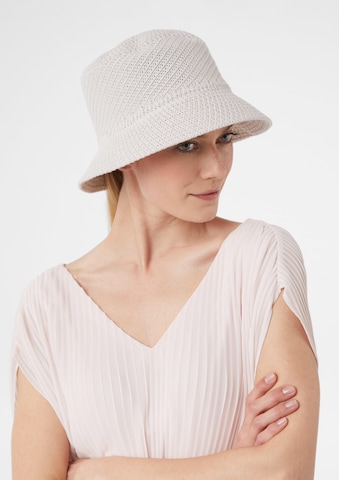Chapeaux COMMA en blanc : devant