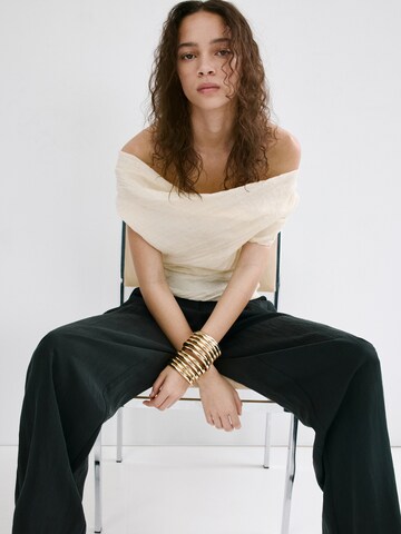 MANGO Zvonové kalhoty Kalhoty se sklady v pase 'Marga' – černá