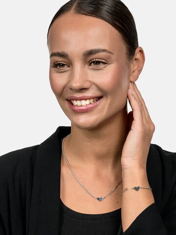 Suri Frey Armbånd i sølv: forside