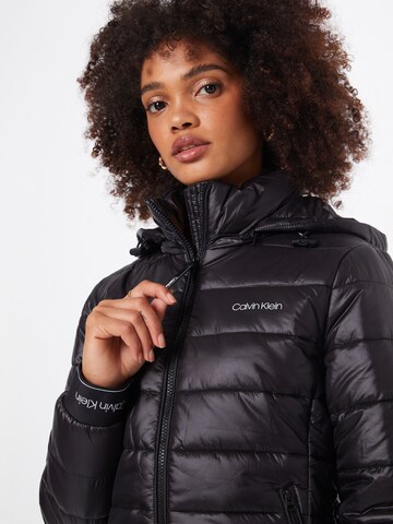 Calvin Klein Overgangsjakke i svart