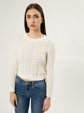 Influencer Sweater in White: front