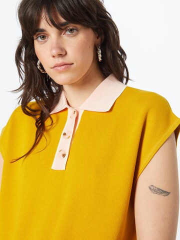 Essentiel Antwerp - Camiseta 'Barakka' en amarillo