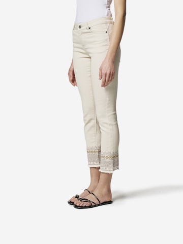 KOROSHI - regular Vaquero en blanco