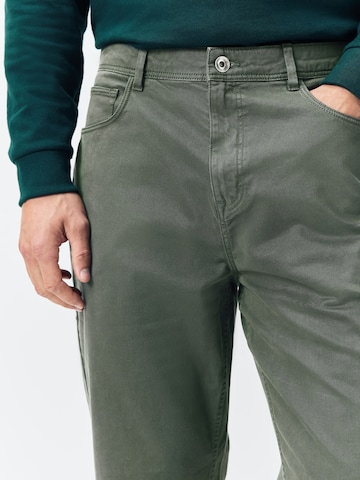 Next regular Bukser i grøn