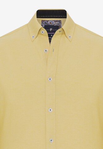 DENIM CULTURE - Regular Fit Camisa 'Matthew' em amarelo