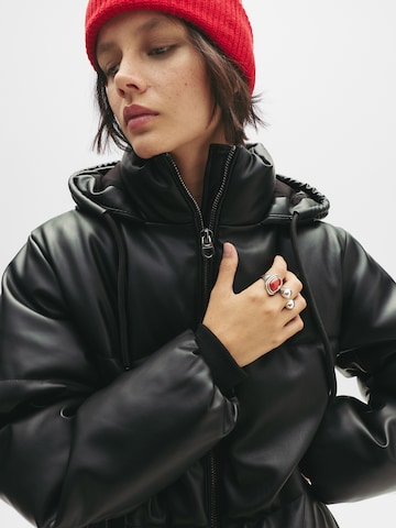 Geacă de primăvară-toamnă de la Pull&Bear pe negru