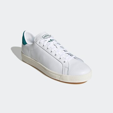 ADIDAS ORIGINALS Низкие кроссовки 'Rod Laver Vintage' в Белый