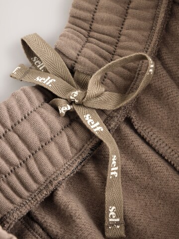 Wide leg Pantaloni de la self. pe maro