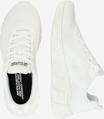 SKECHERS Låg sneaker 'BOBS B FLEX' i vit