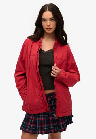 Veste mi-saison Superdry en rouge : devant