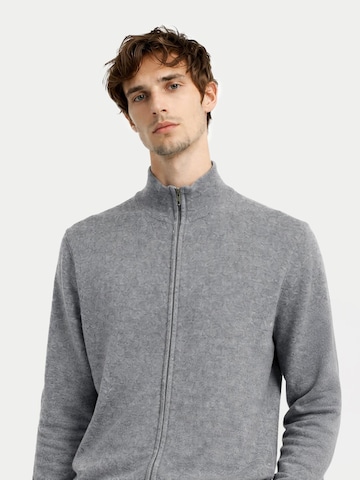 GOBI Cashmere Gebreid vest 'Men's Essential Full-Zip Cashmere Cardigan' in Grijs: voorkant