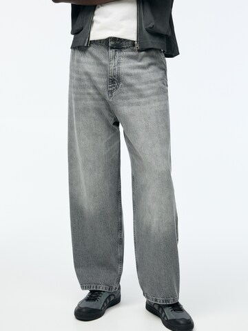 Loosefit Jeans di Pull&Bear in grigio: frontale
