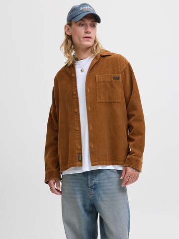 Fit confort Chemise 'JJCORDUROY' JACK & JONES en marron : devant