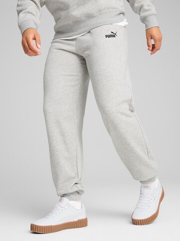 PUMA Конический (Tapered) Спортивные штаны 'ESS No. 1' в Серый: спереди