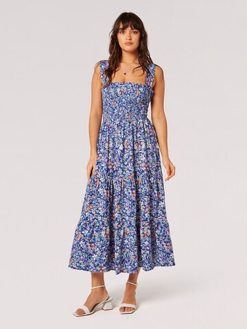 Robe Apricot en bleu