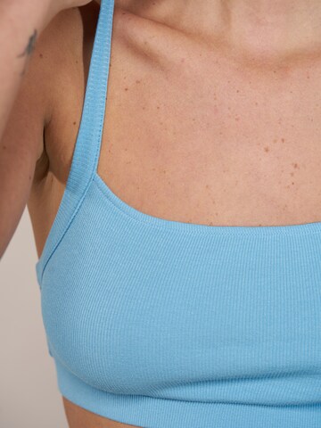 ABOUT YOU x Laura Giurcanu Top 'Sarah' in Blue