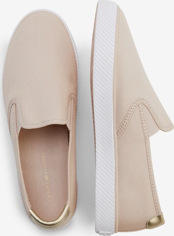 TOMMY HILFIGER Slip on -tennarit värissä beige