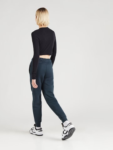 Nike Sportswear Дънки Tapered Leg Панталон 'TCH FLC' в зелено