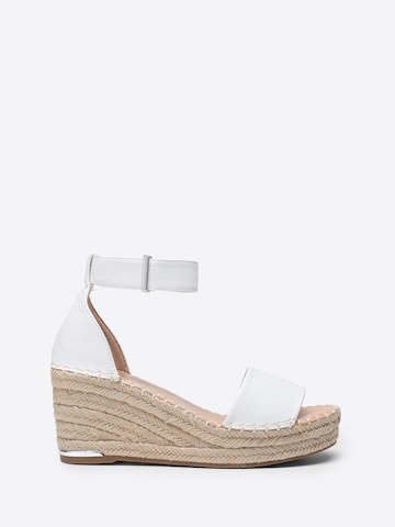 Dream Pairs Sandals in White