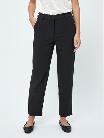 Peppercorn Regular Chino 'Nora Janika' in Zwart: voorkant