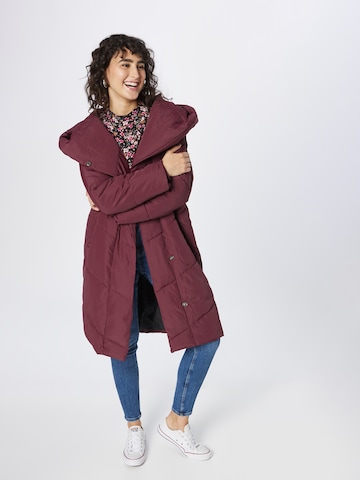 Manteau d’hiver 'TALLY' Noisy may en rouge