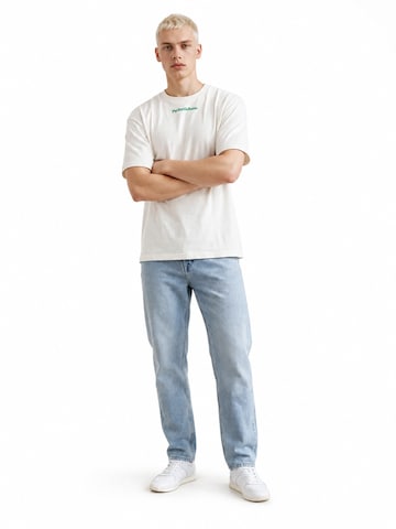 Perfect&Basic - Camiseta 'Koi Back Flock' en blanco