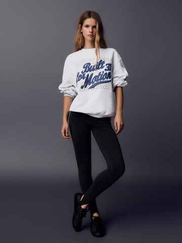 Bershka Sweatshirt in Grey: front